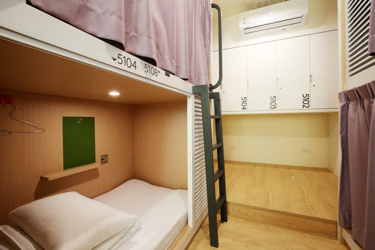 Loosha Hostel Taichung Bagian luar foto