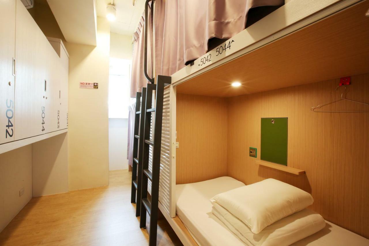 Loosha Hostel Taichung Bagian luar foto