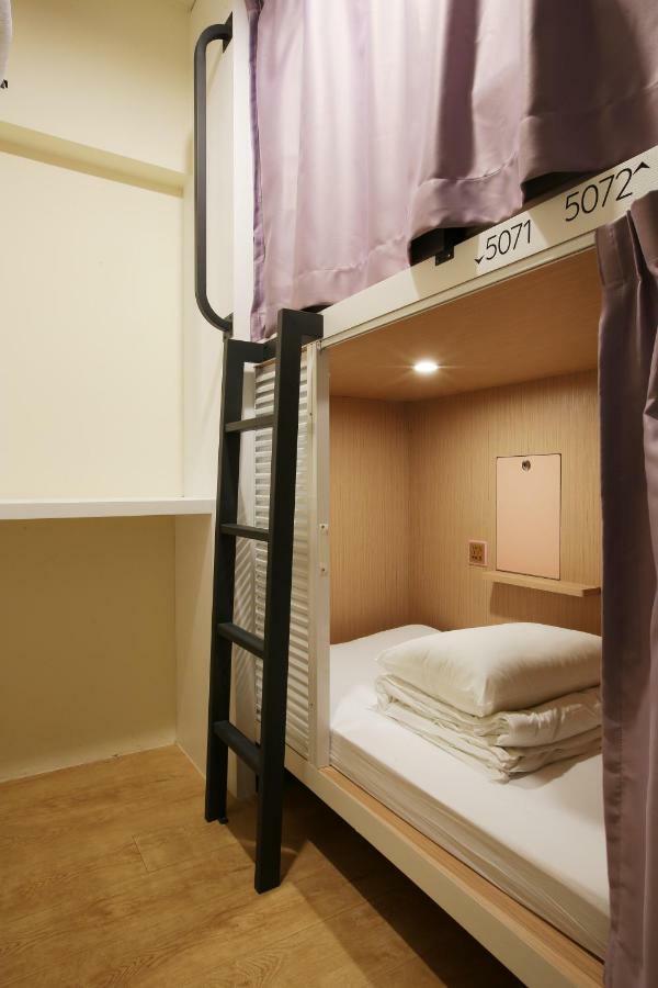 Loosha Hostel Taichung Bagian luar foto