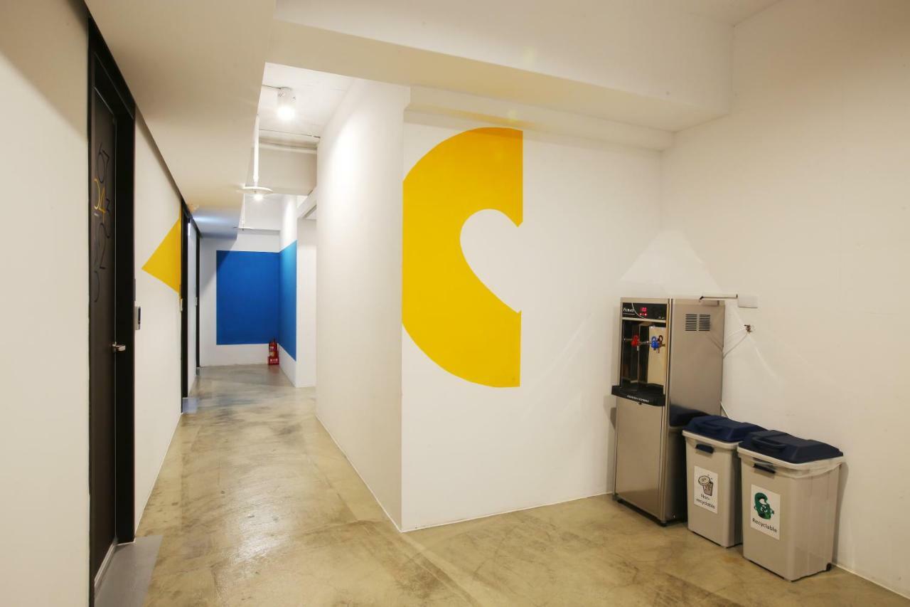 Loosha Hostel Taichung Bagian luar foto